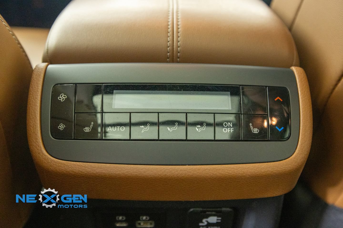Used 2022 Nissan Pathfinder Platinum AWD/4WD image 31