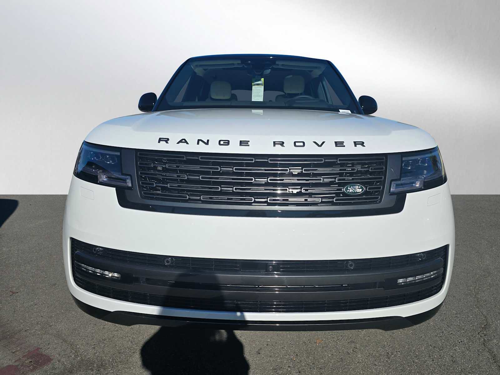 New 2025 Land Rover Range Rover SE image 2