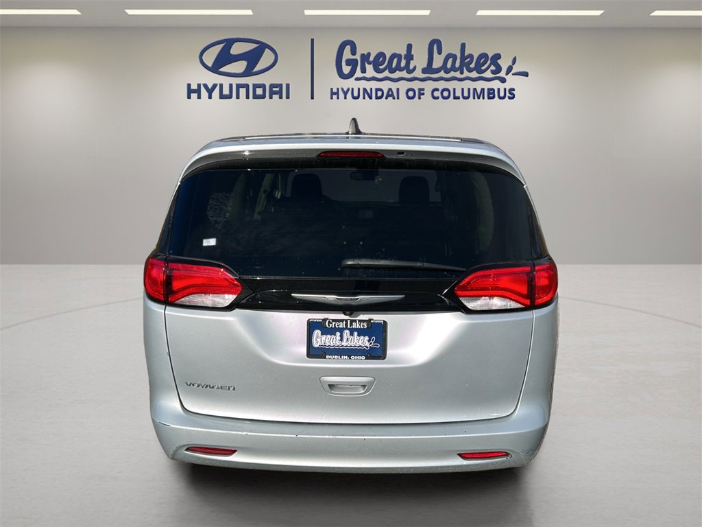 Used 2023 Chrysler Voyager LX image 4