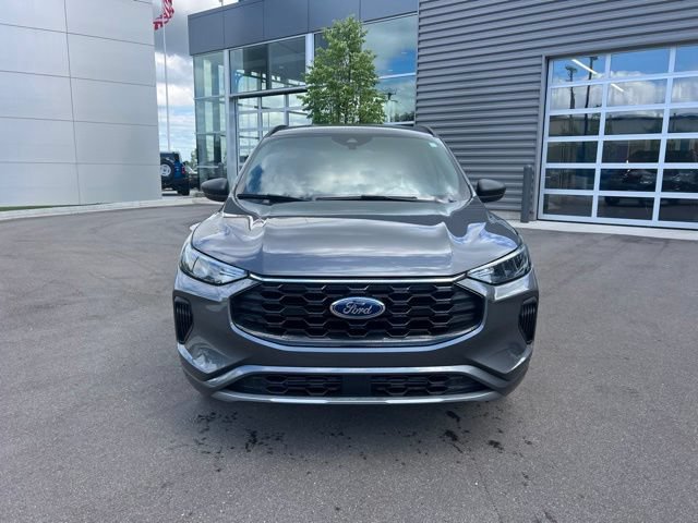 Used 2024 Ford Escape ST-Line w/ Tech Pack #1 AWD/4WD image 2