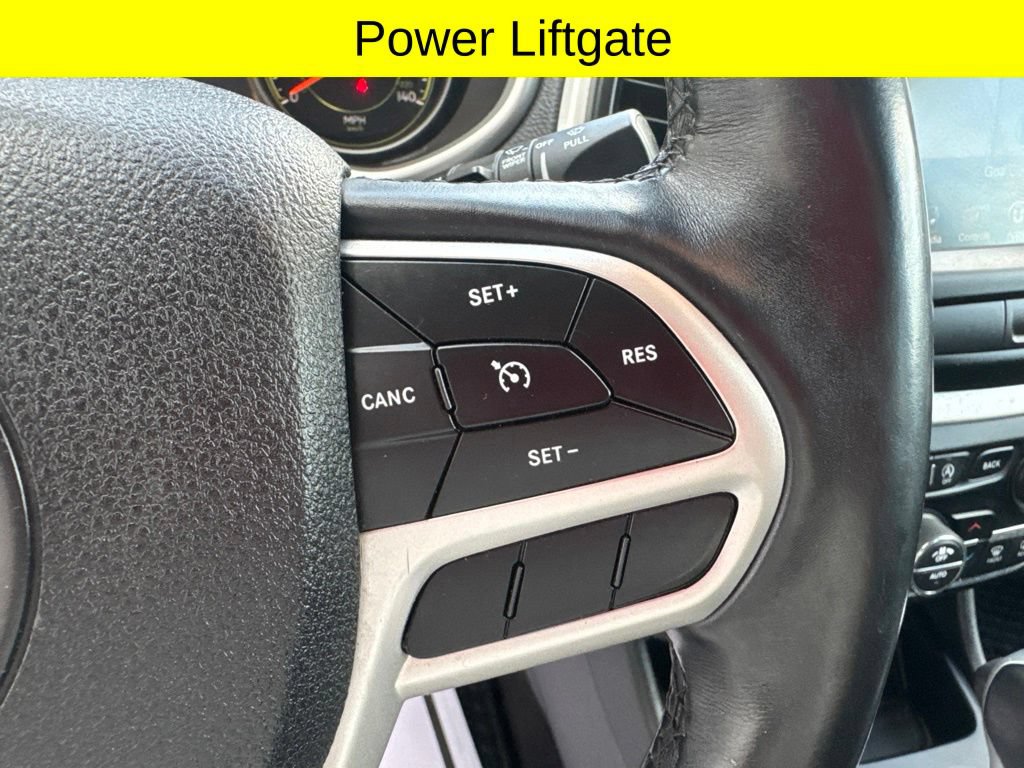 Used 2017 Jeep Cherokee Trailhawk AWD/4WD image 19