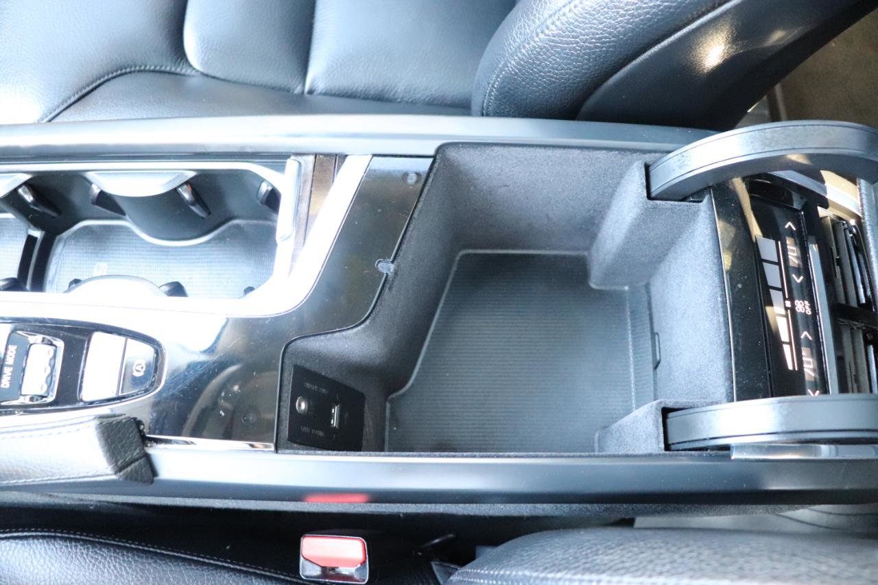 Used 2016 Volvo XC90 T6 Momentum image 42