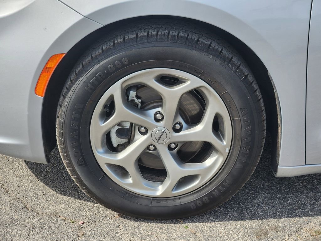 Used 2023 Chrysler Pacifica Limited image 12