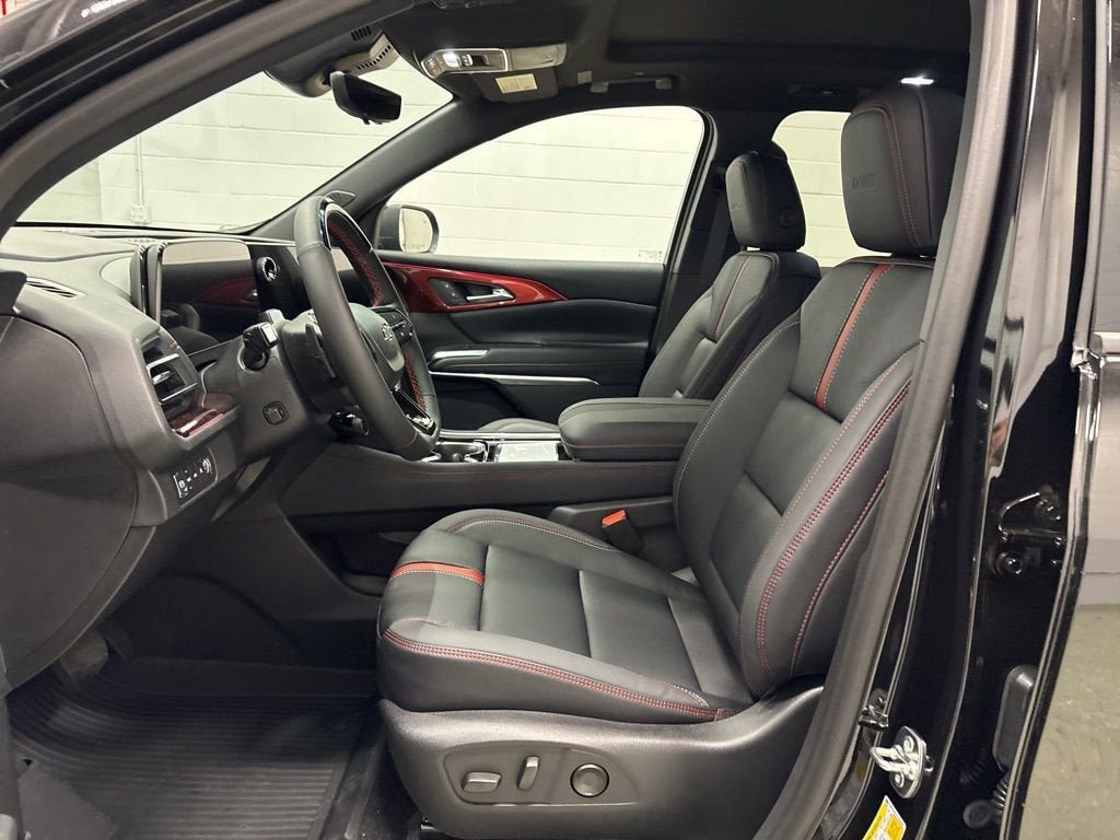 New 2026 Chevrolet Traverse RS w/ LPO, Floor Liner Package AWD/4WD image 15