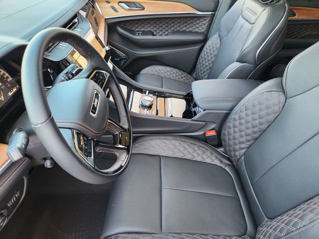 New 2026 Jeep Grand Cherokee Summit image 9