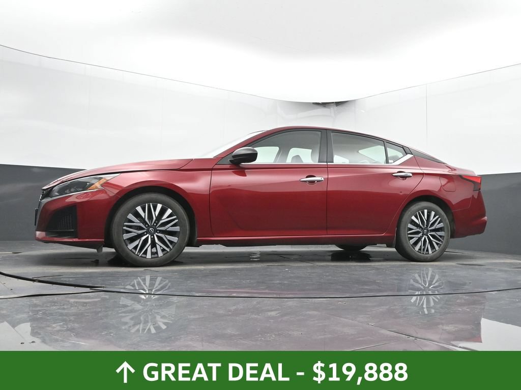 Used 2025 Nissan Altima 2.5 SV FWD image 50