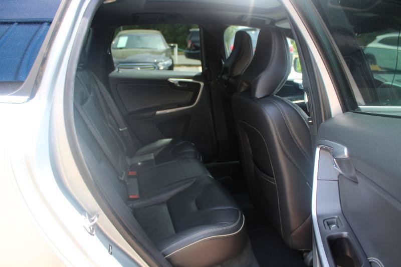 Used 2017 Volvo XC60 T6 R-Design w/ Protection Package AWD/4WD image 8