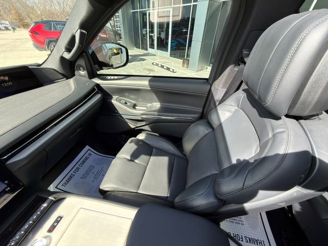 Used 2025 Lincoln Navigator Reserve w/ Jet Appearance Package image 32