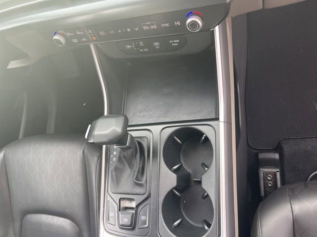 Used 2025 Kia Carnival image 24