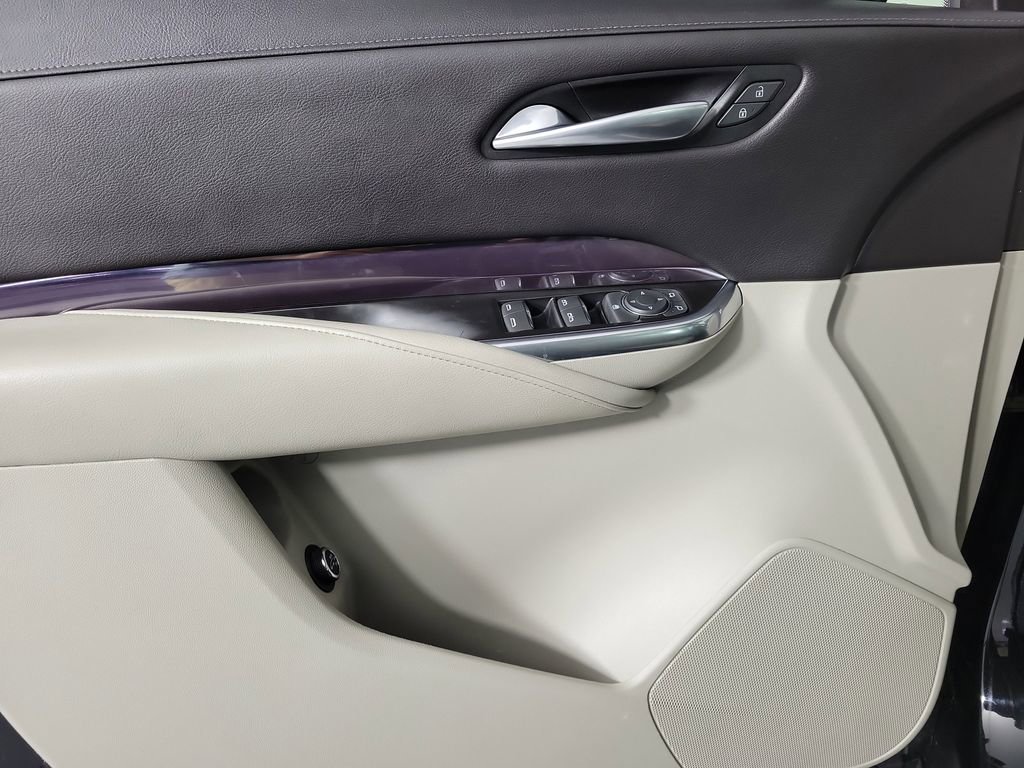 Used 2021 Cadillac XT4 Luxury w/ Cold Weather Package FWD image 19