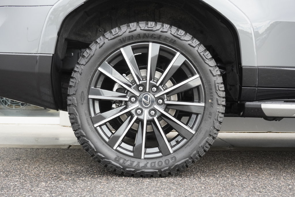 Used 2024 Lexus GX 550 w/ Accessory Package (Z1) AWD/4WD image 34