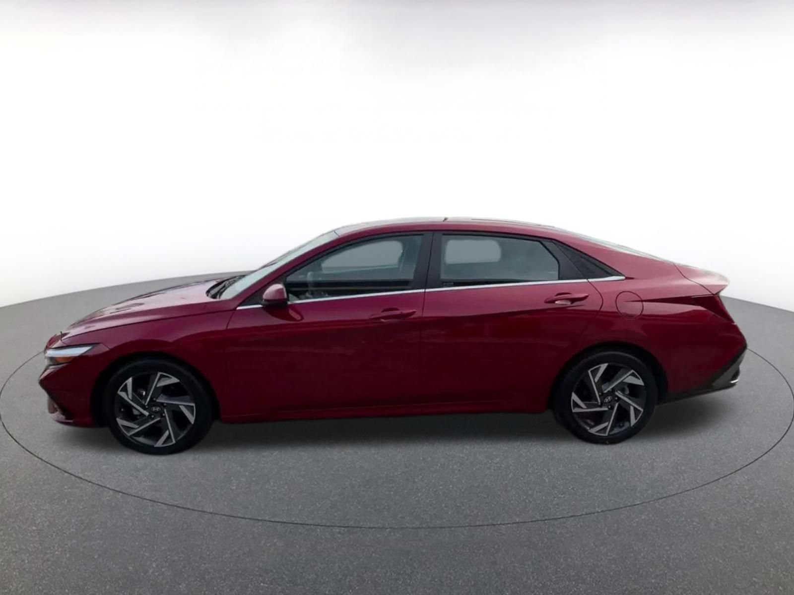 Used 2025 Hyundai Elantra SEL FWD image 8