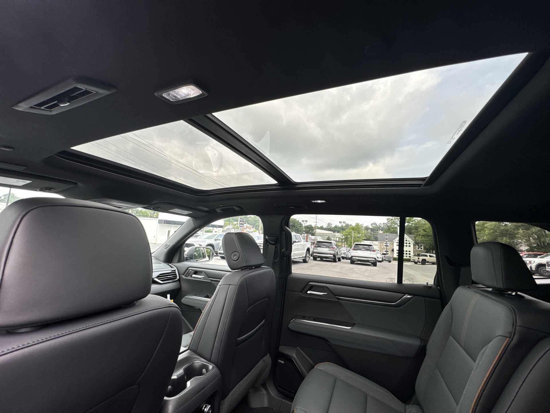 New 2026 GMC Acadia AT4 w/ Luxury Package AWD/4WD image 16