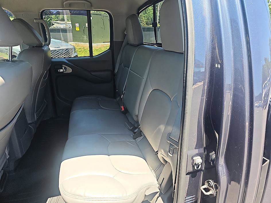 Used 2015 Nissan Frontier SV w/ SV Value Truck Package AWD/4WD image 29