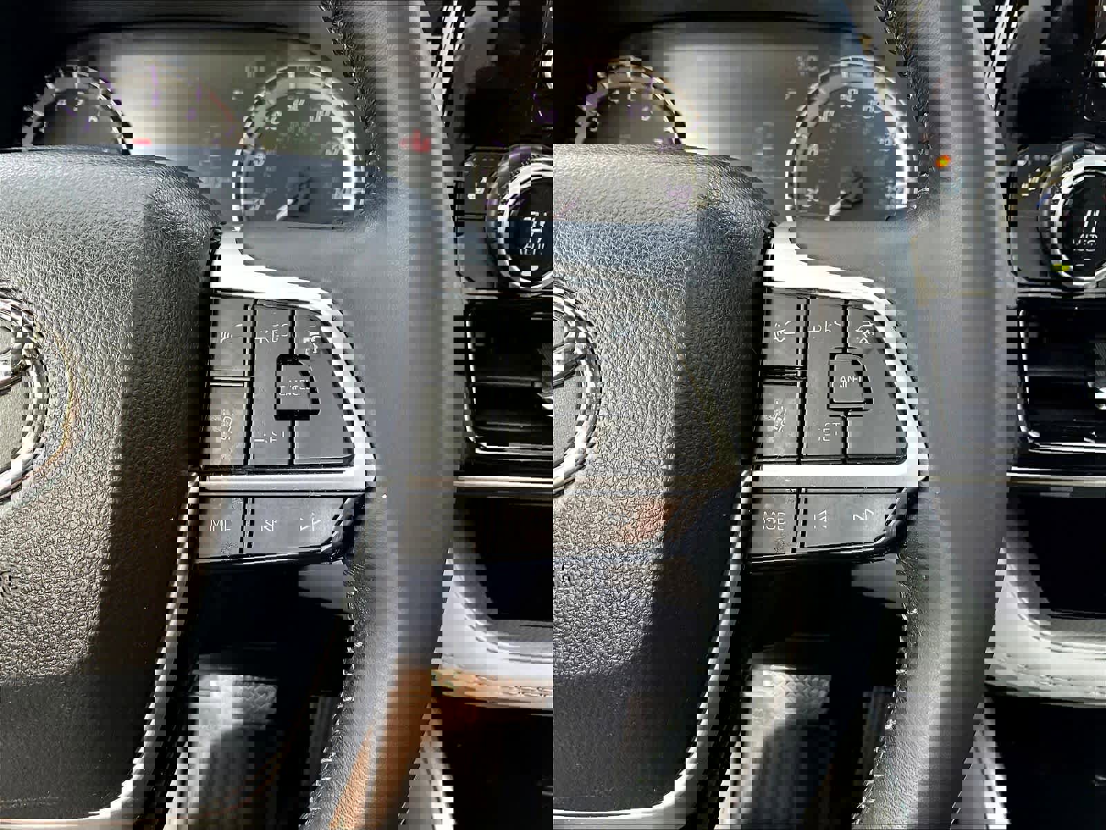 Used 2023 Toyota Highlander XLE image 25