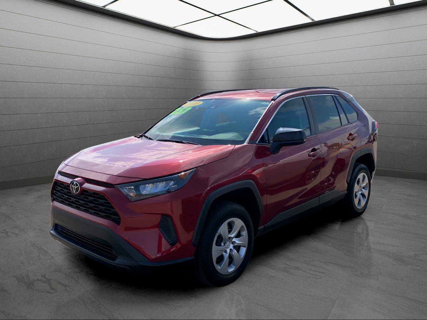 Used 2021 Toyota RAV4 LE image 3