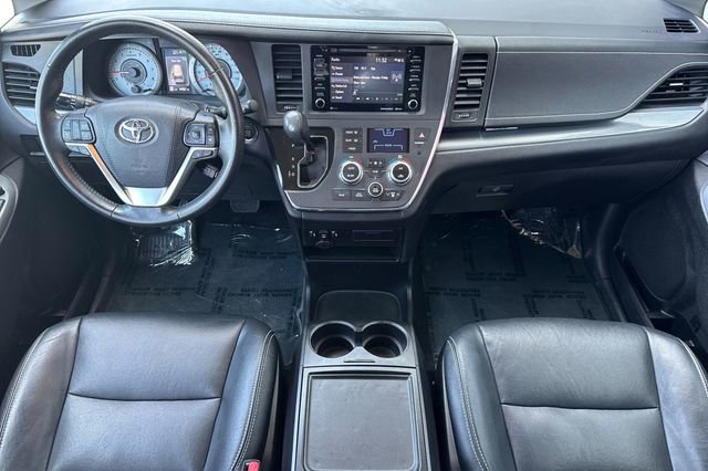 Used 2018 Toyota Sienna SE w/ SE Preferred Package FWD image 15