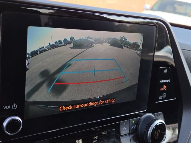 Used 2023 Toyota Highlander XLE AWD/4WD image 12