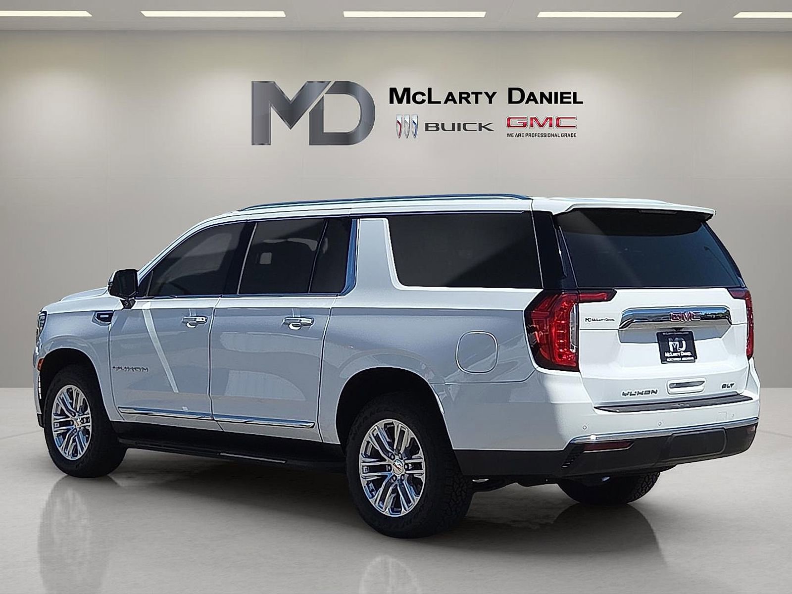 Certified 2022 GMC Yukon XL SLT w/ SLT Premium Package image 4