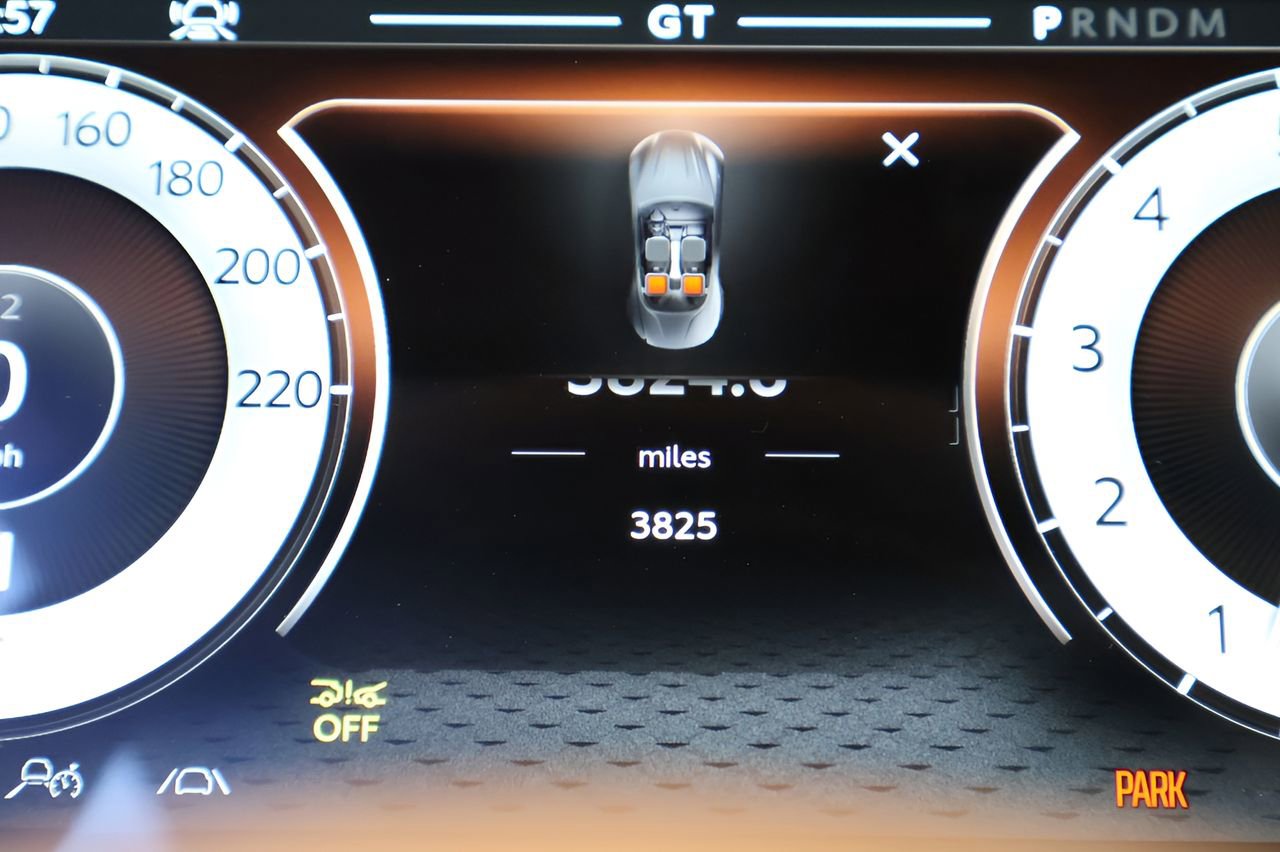 Used 2024 Aston Martin DB12 Convertible image 28