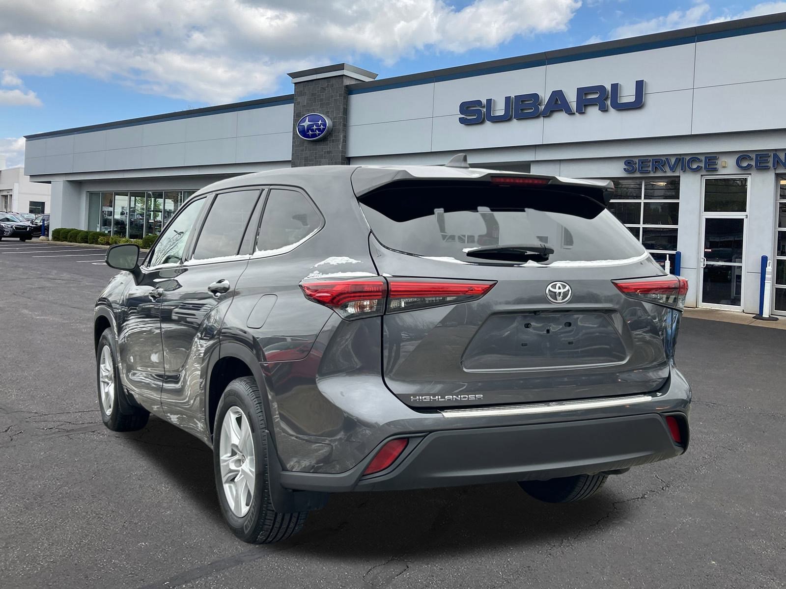 Used 2021 Toyota Highlander L image 5