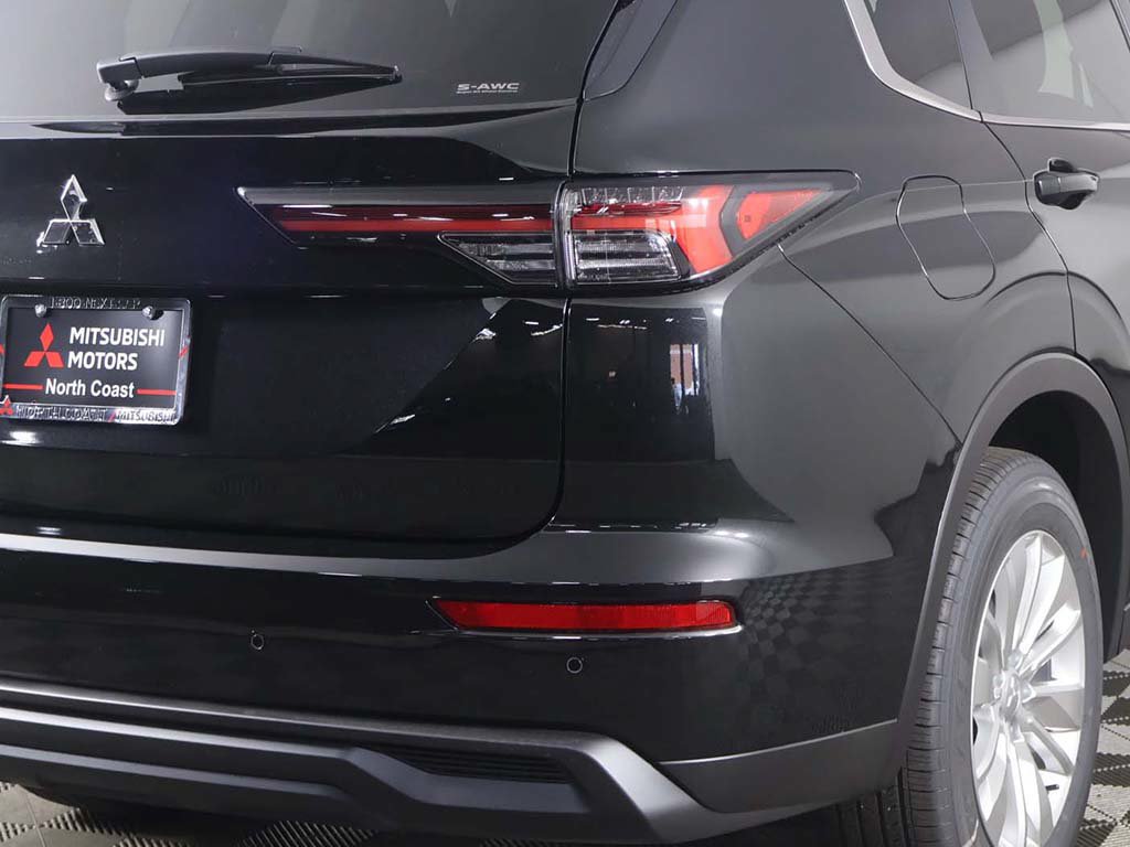 New 2026 Mitsubishi Outlander ES AWD/4WD image 15