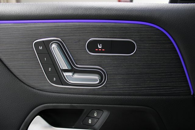 Used 2024 Mercedes-Benz GLB 250 4MATIC w/ Exclusive Package image 21