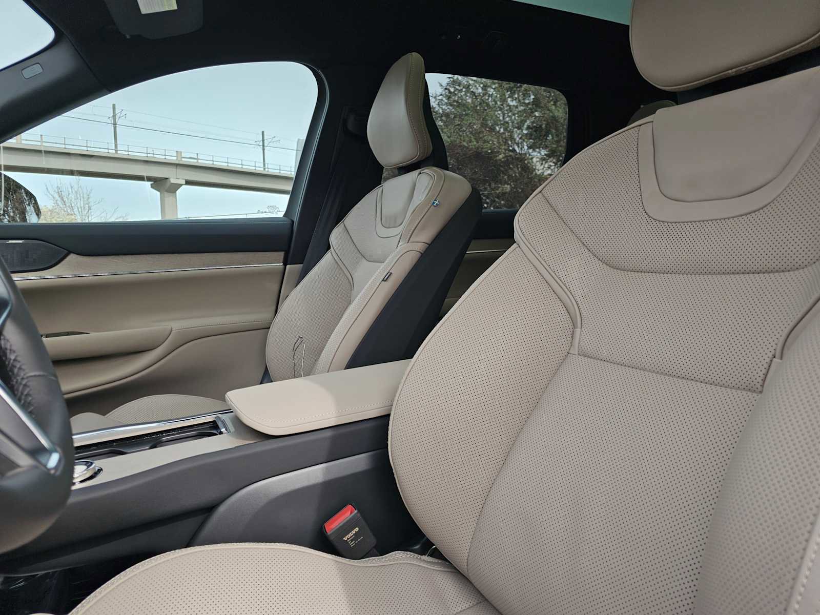 New 2026 Volvo EX90 Ultra image 24