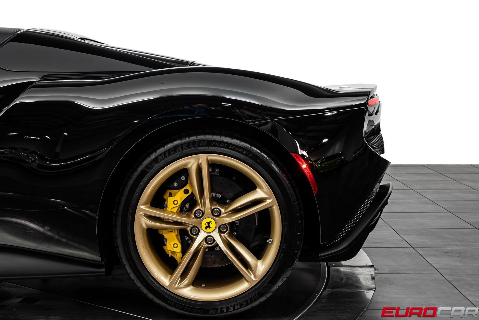 Used 2025 Ferrari 296 GTS RWD image 19