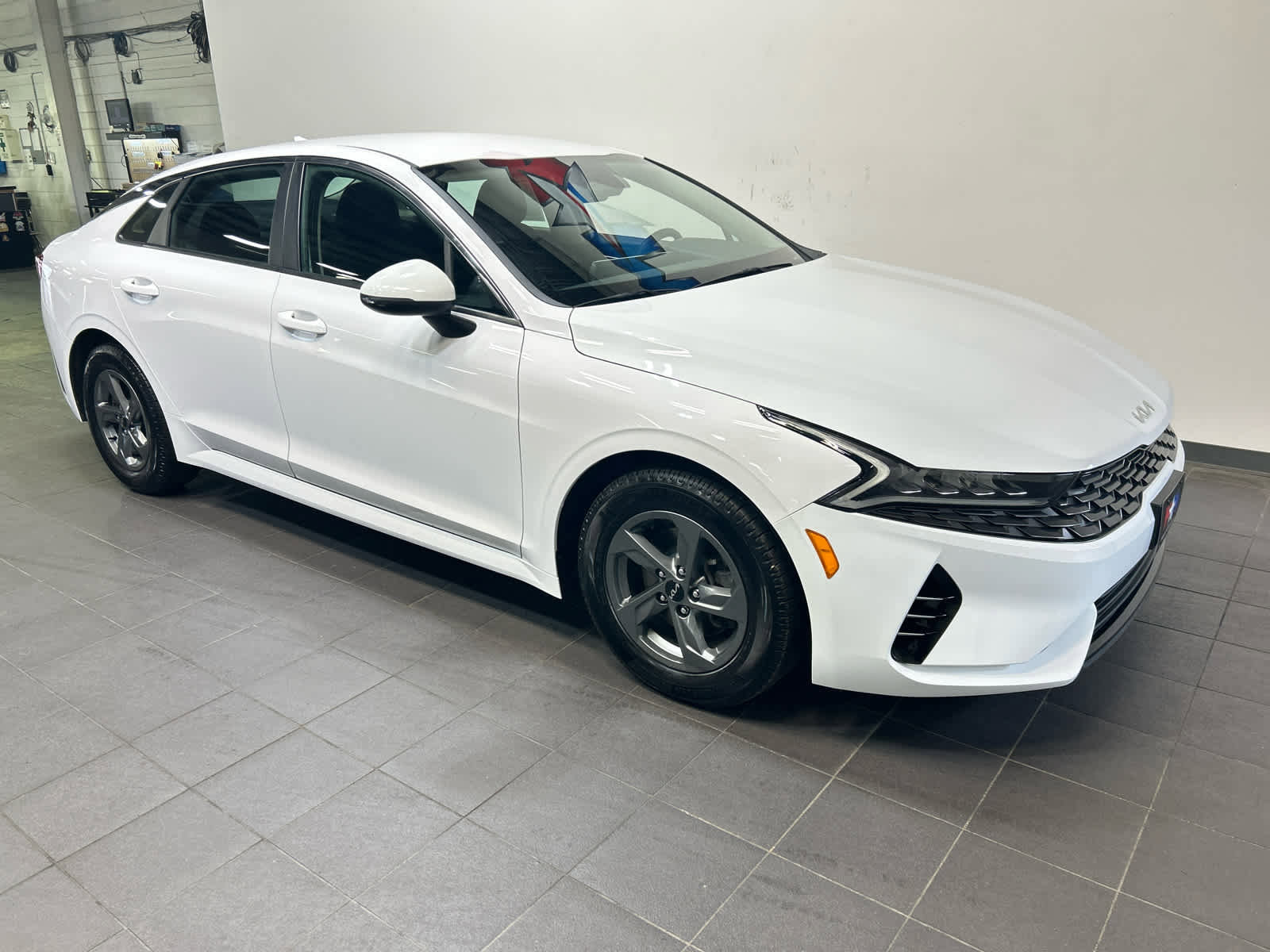 Used 2022 Kia K5 LX FWD image 2
