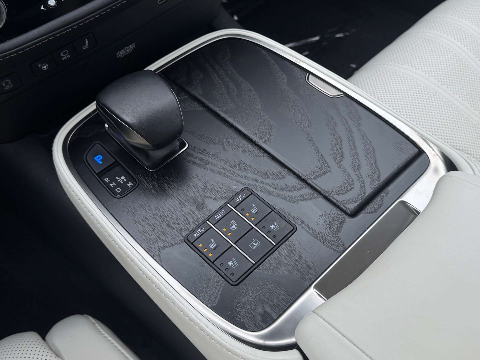 Used 2023 Lexus LS 500h AWD w/ Luxury Package image 76