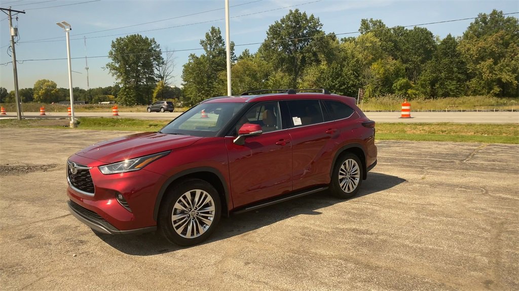 New 2025 Toyota Highlander Platinum image 4