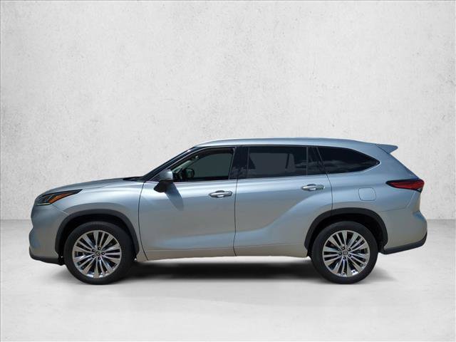 Used 2023 Toyota Highlander Platinum FWD image 8