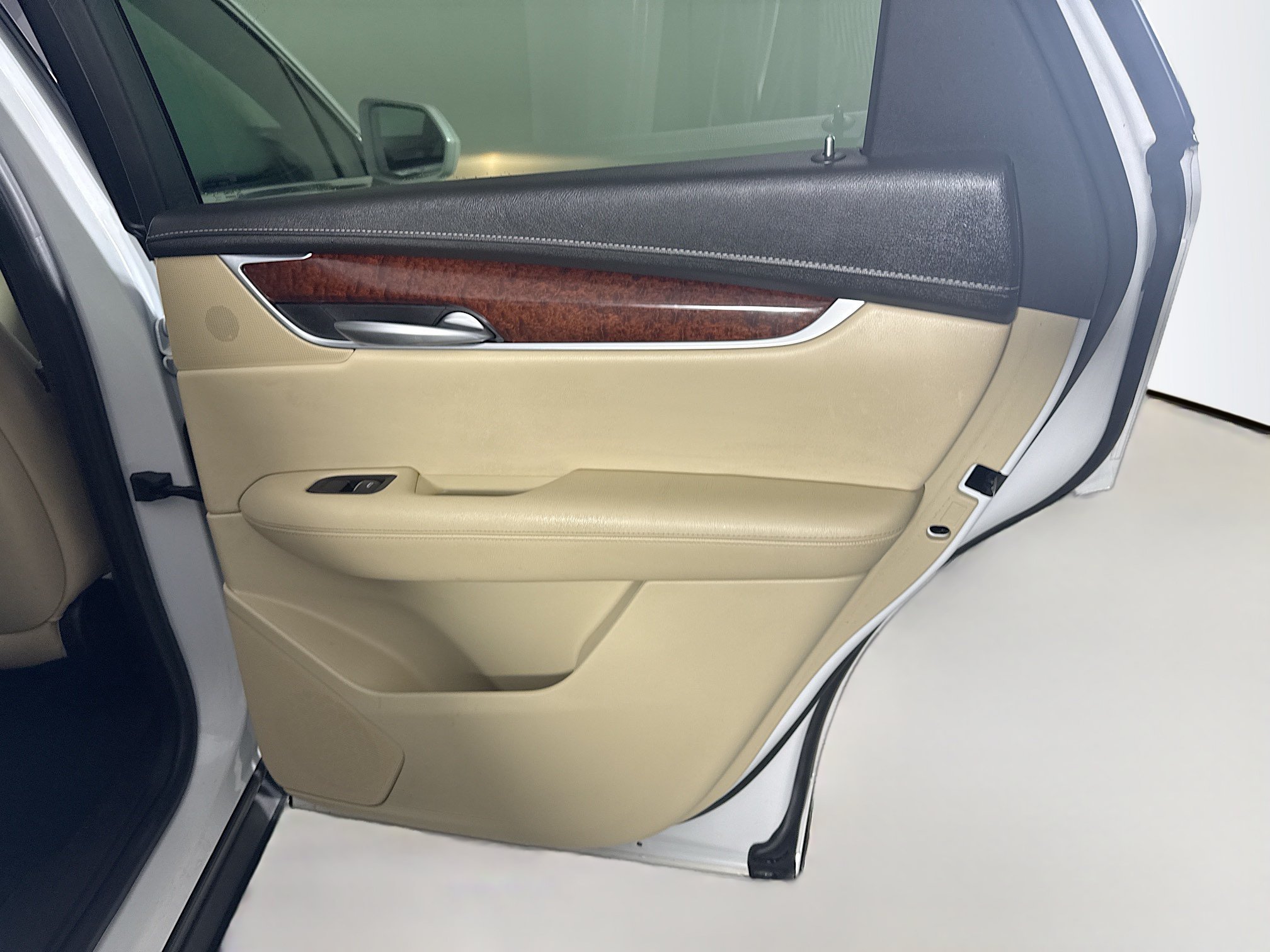 Used 2018 Cadillac XT5 Luxury w/ Driver Awareness Package FWD image 28