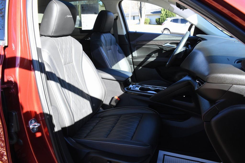 Used 2023 Buick Envision Avenir AWD/4WD image 47