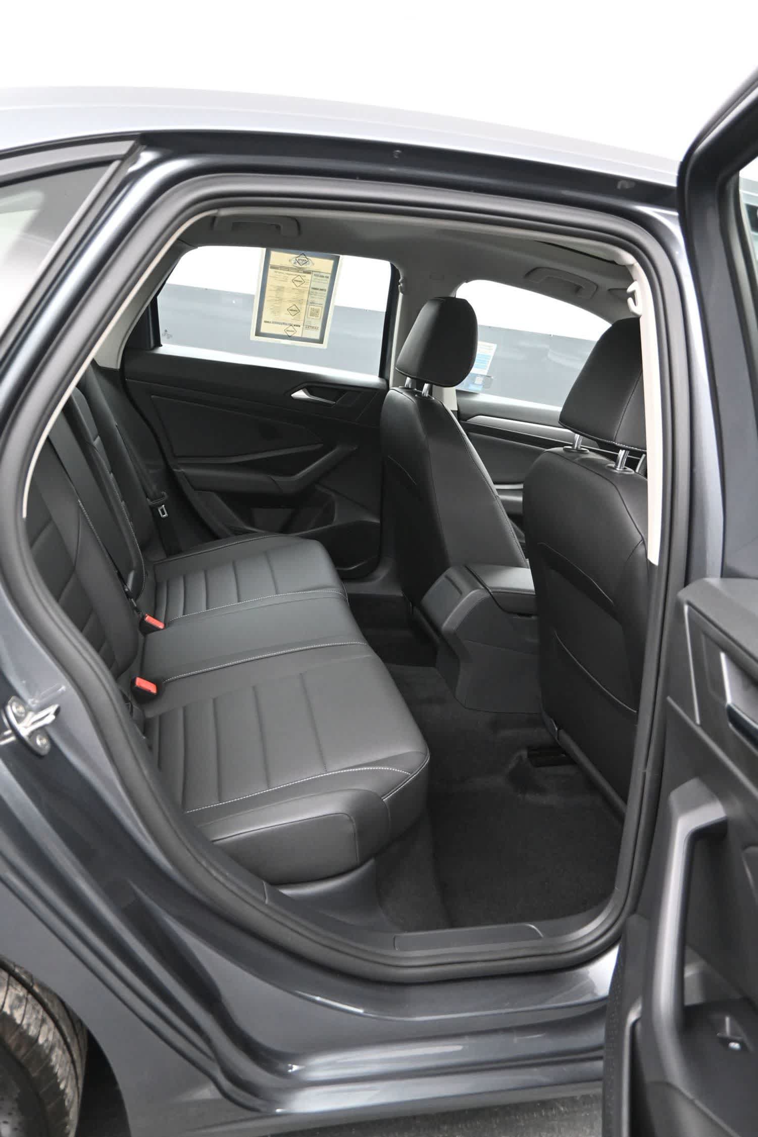 Used 2021 Volkswagen Jetta SE FWD image 12
