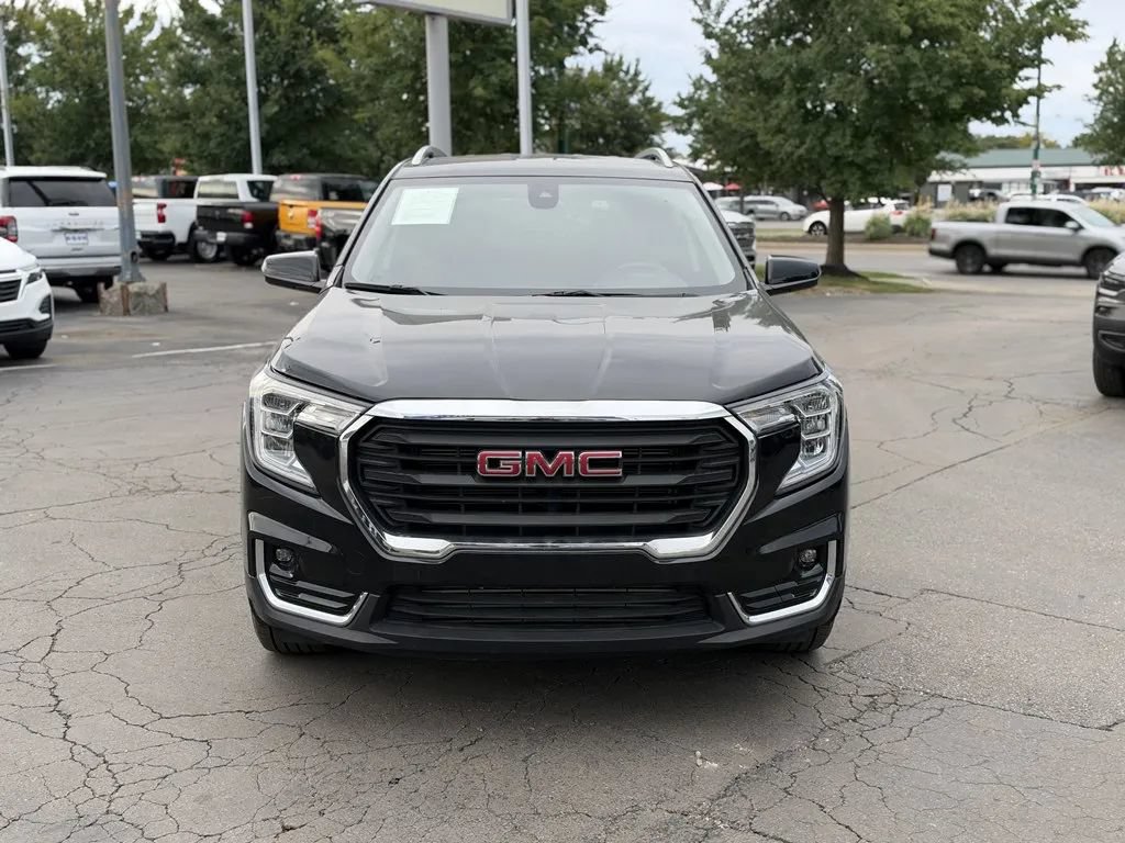 Used 2023 GMC Terrain SLT AWD/4WD image 2