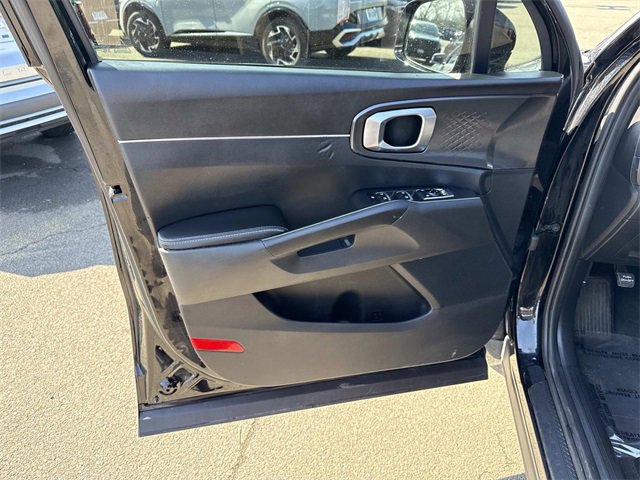 Used 2022 Kia Sorento LX image 13