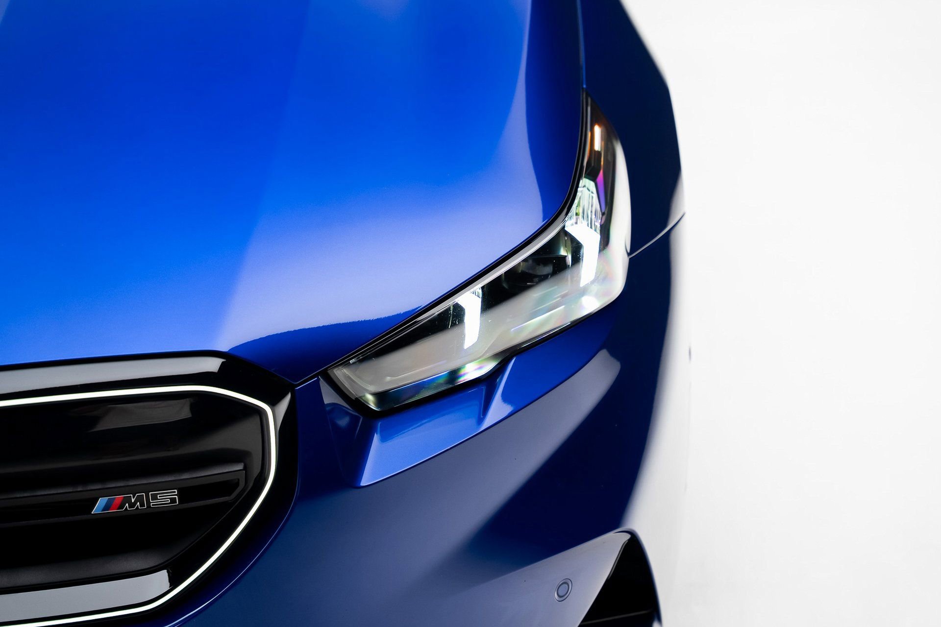 Used 2025 BMW M5 w/ Carbon Package image 10