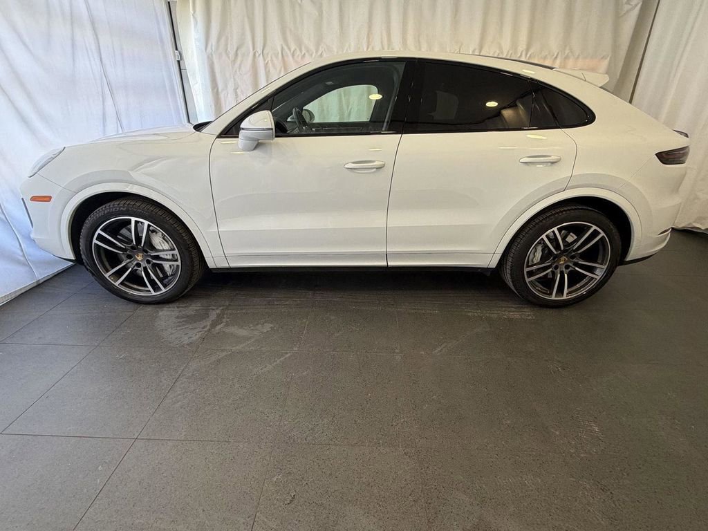 Certified 2023 Porsche Cayenne Turbo AWD/4WD image 2