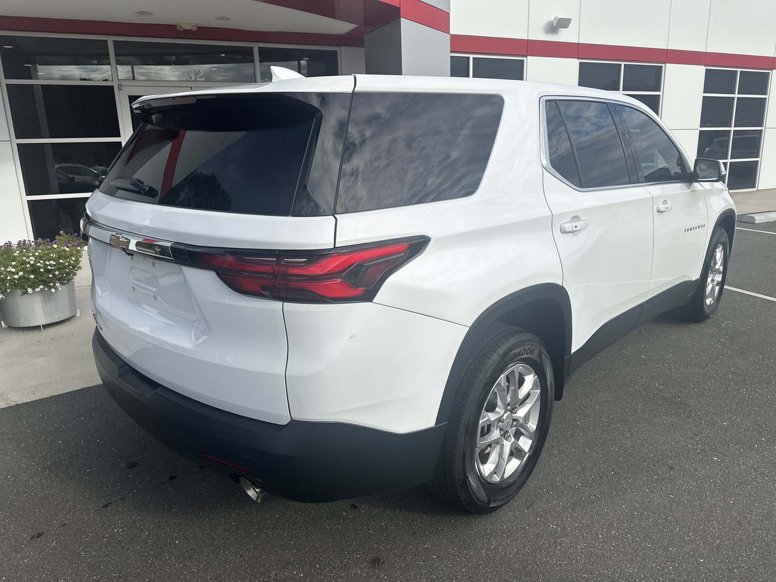 Used 2023 Chevrolet Traverse LS w/ Safety Package AWD/4WD image 8