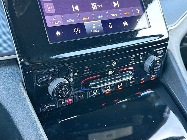 Used 2024 Jeep Grand Cherokee Altitude image 15