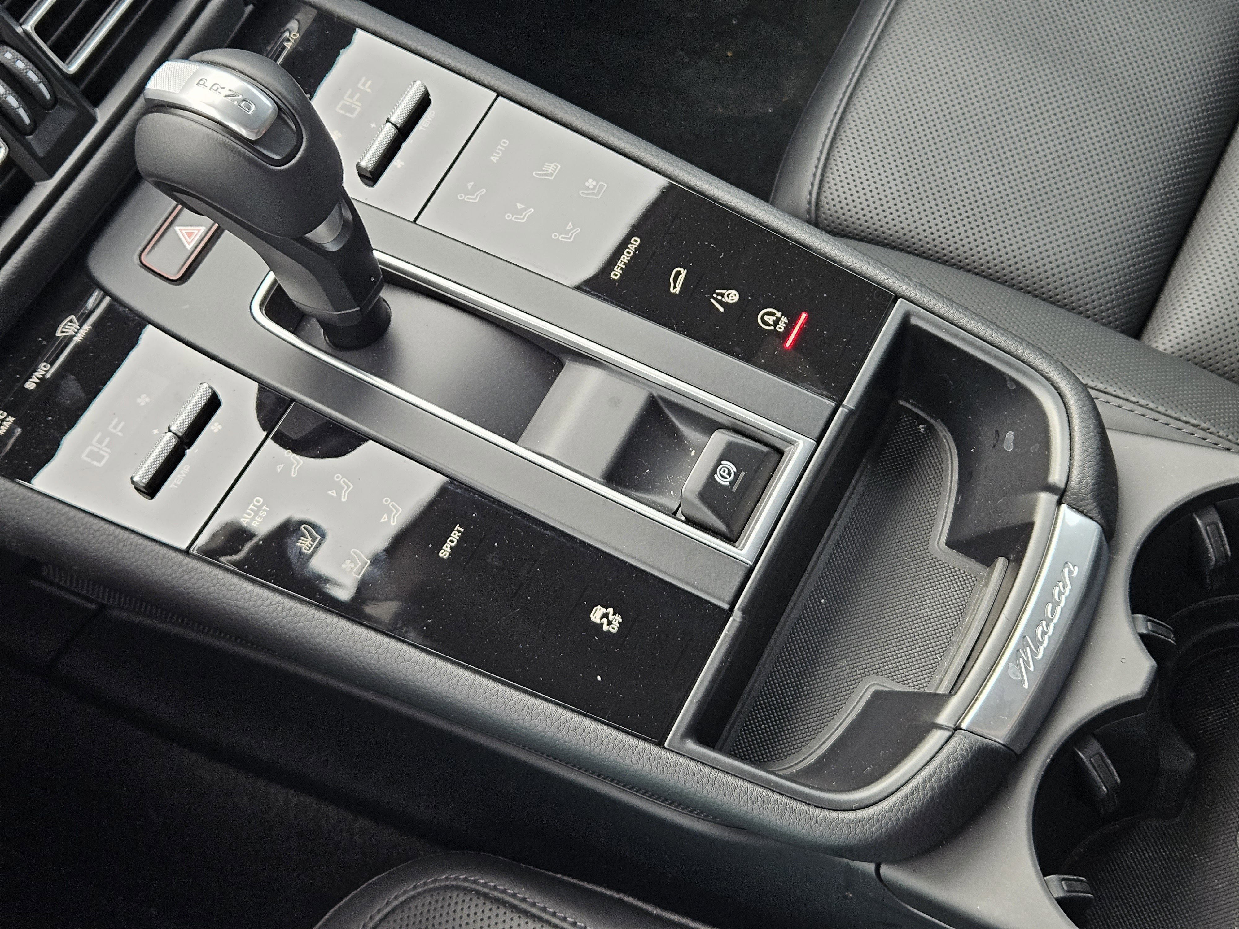 Certified 2025 Porsche Macan image 20