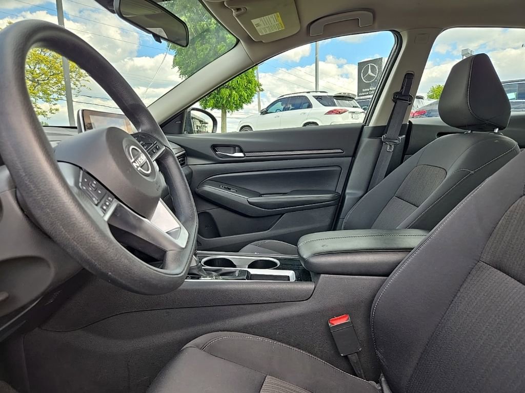 Used 2024 Nissan Altima 2.5 SV FWD image 33
