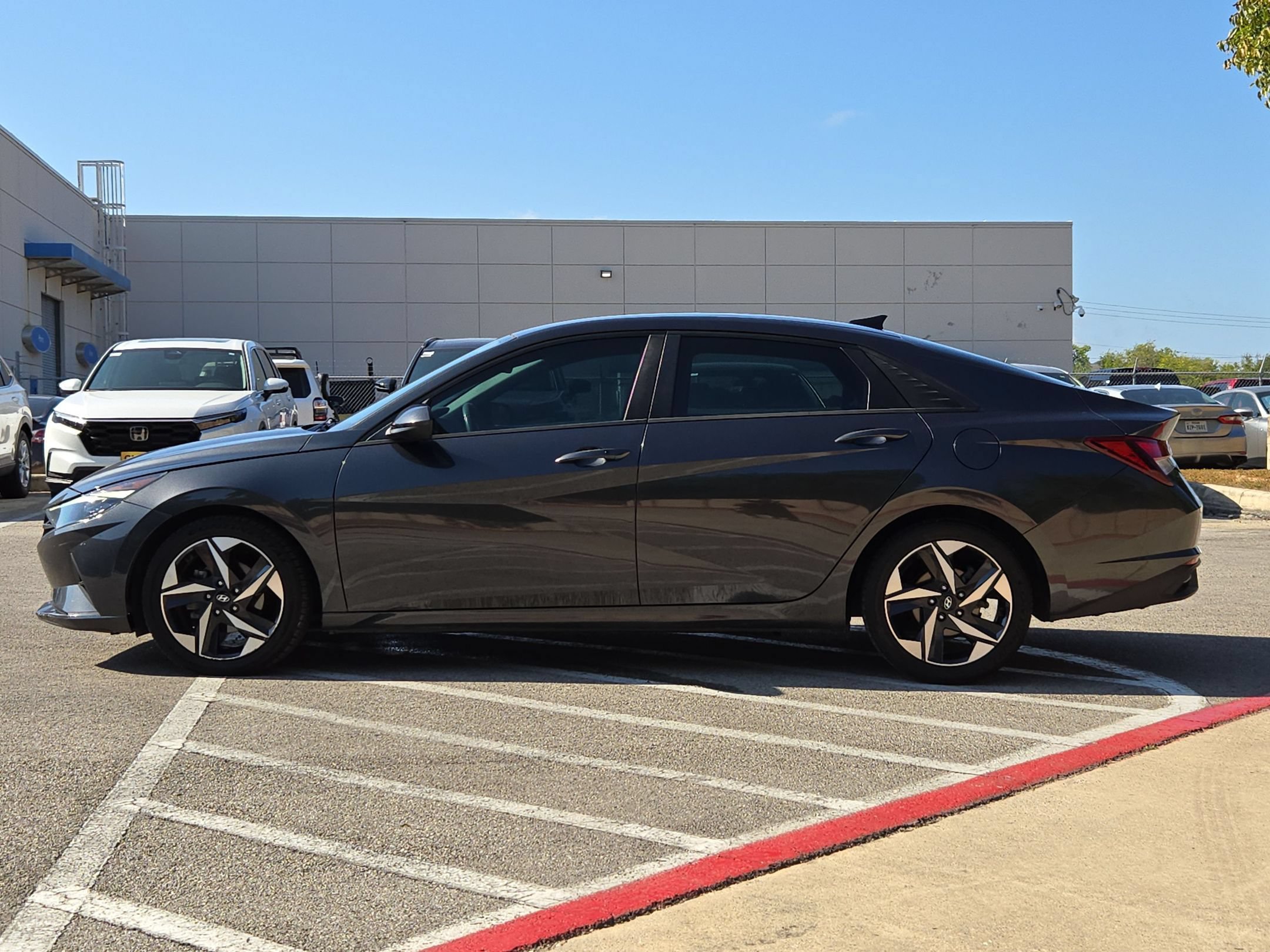 Used 2023 Hyundai Elantra SEL w/ Convenience Package FWD image 6
