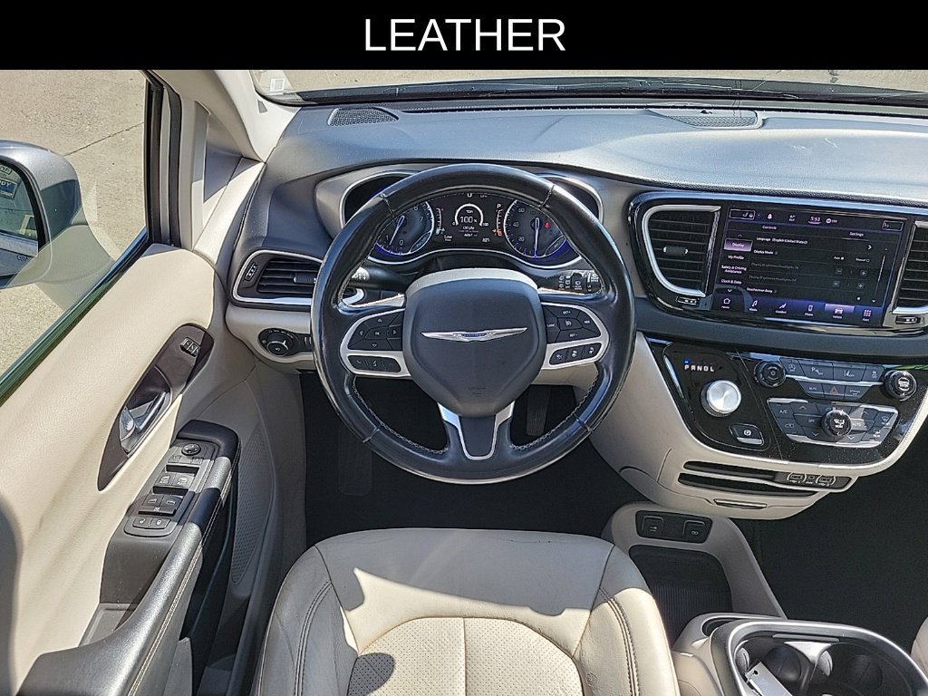 Used 2021 Chrysler Pacifica Touring-L FWD image 9
