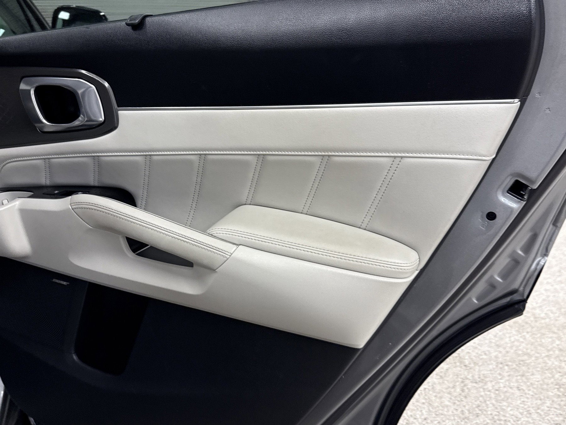 Used 2023 Kia Sorento SX Prestige image 28