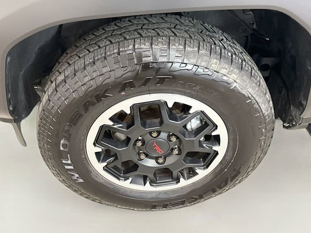 Used 2025 Toyota 4Runner TRD Off-Road image 31