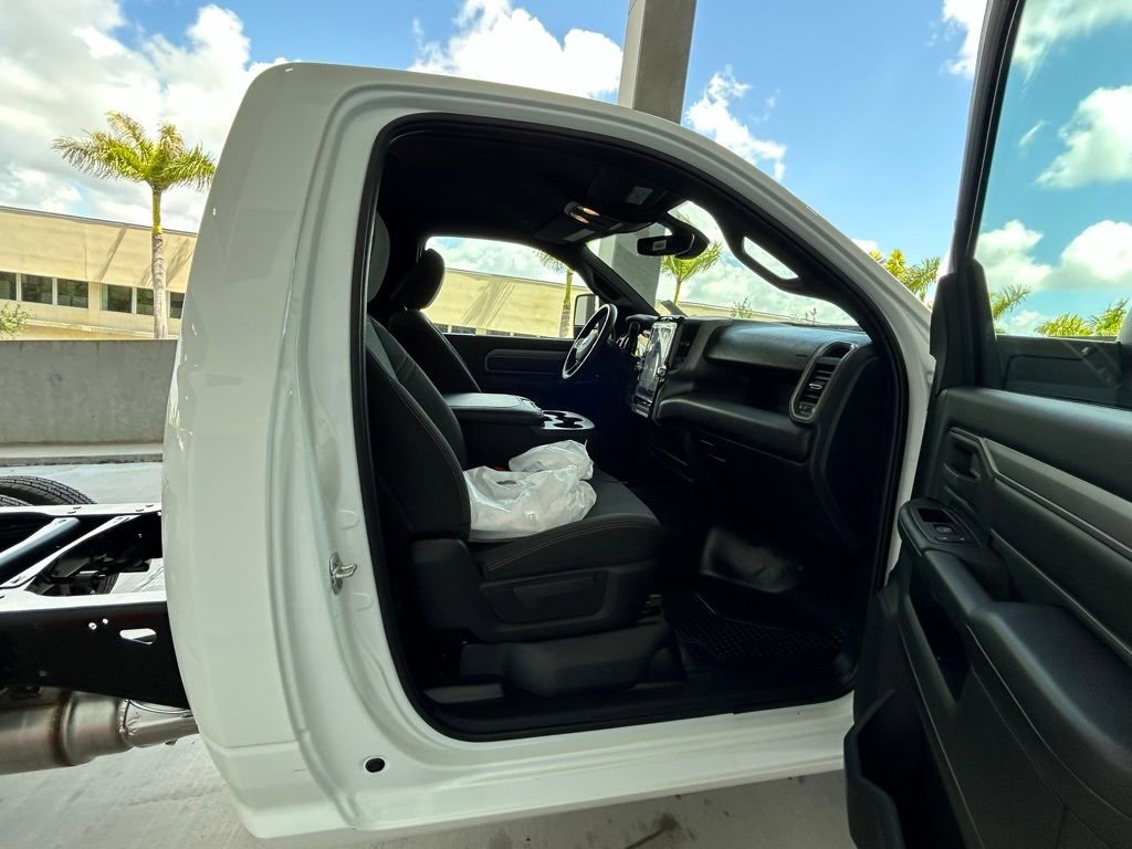 New 2024 RAM 3500 Tradesman image 19