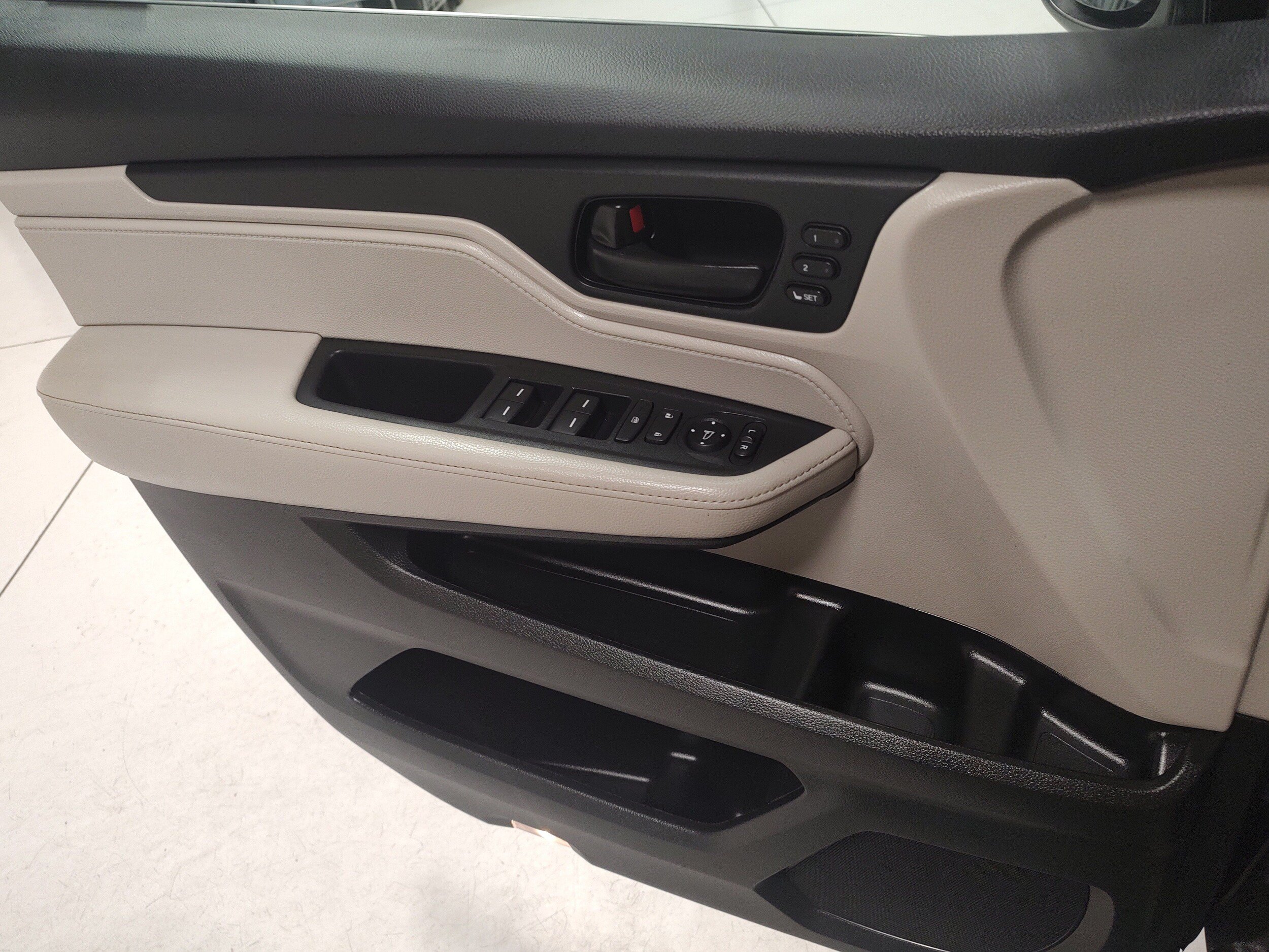 Used 2025 Honda Odyssey EX-L image 8